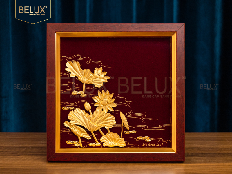 Tranh Hoa Sen Nền Đỏ Dát Vàng 24k KT 26x26cm